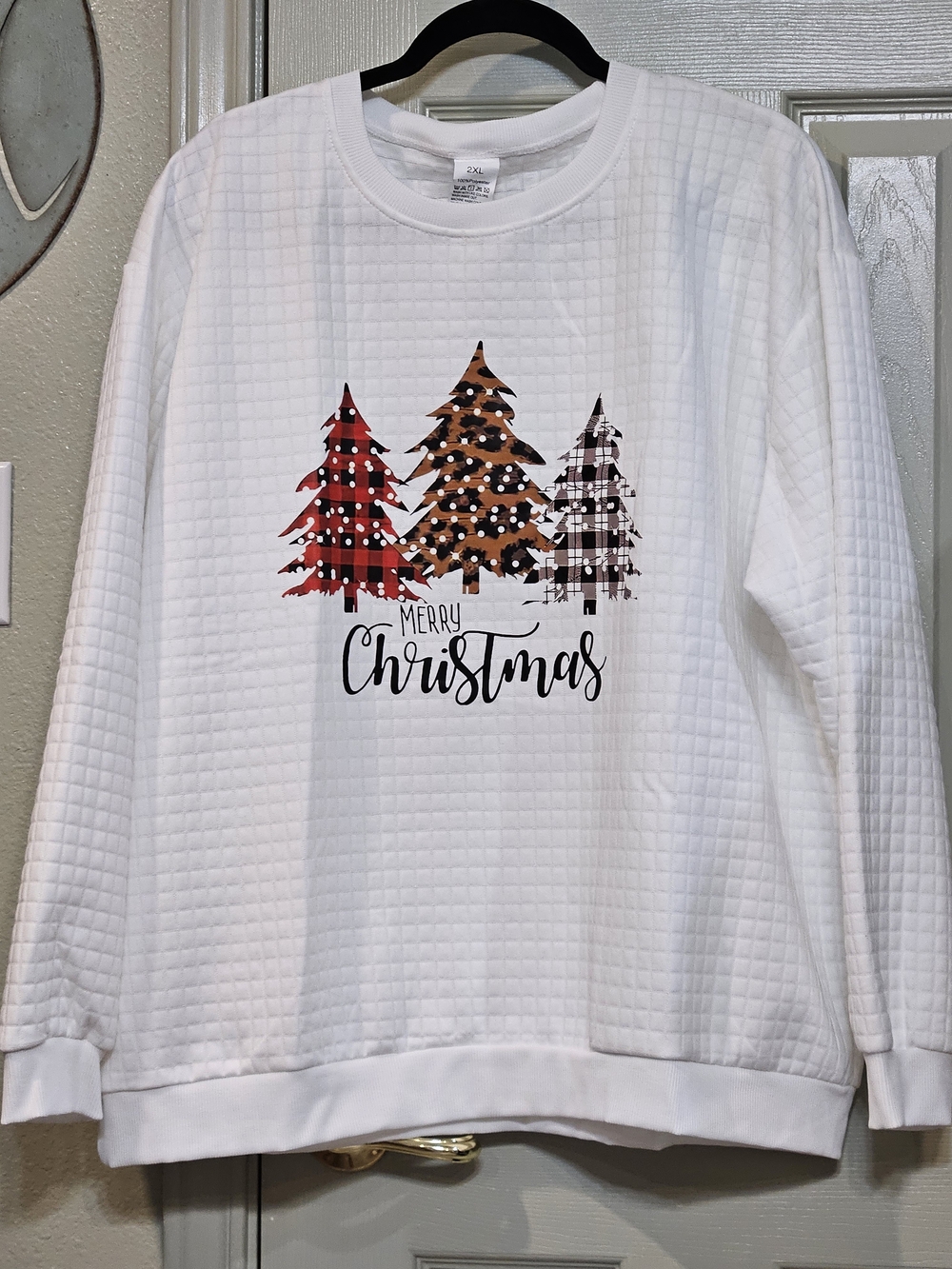 Source Unknown White Quilted Sweatshirt with Patterned Christmas Trees